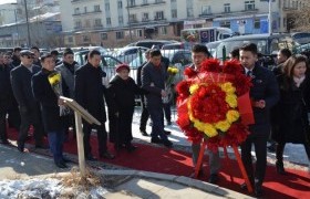 МАН-ын удирдлагууд Ю.Цэдэнбал агсаны хөшөөнд цэцэг өргөж хүндэтгэл үзүүлэв