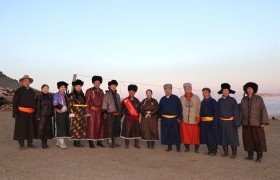 Төв аймгийн Өндөрширээт сумаас тодорсон Улсын аварга малчин өрхөд шагналыг нь гардууллаа