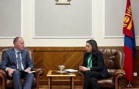 Хилийн боомтуудын нэвтрэх хүчин чадлыг сайжруулах чиглэлээр хийгдэж буй ажлуудын талаар ярилцлаа