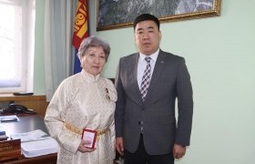 Хөдөлмөр зүтгэлээрээ манлайлсан Хэнтий аймгийн төлөөллүүдэд шагнал гардуулав