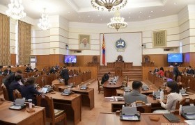 “Монгол Улсын Эрдэнэсийн сангийн үндсэн сангийн орлого, үндсэн болон гүйлгээний сангийн зарлагын 2023 оны төсвийн тухай” УИХ-ын тогтоолыг баталлаа