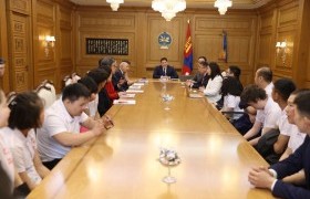 Ерөнхий сайд олон улсын тусгай олимпод оролцох баг тамирчидтай уулзлаа
