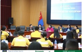 Өсвөрийн парламент-2022 хөтөлбөрт оролцогч хүүхдүүд тодорхой асуудлууд дэвшүүлж санал бодлоо солилцлоо