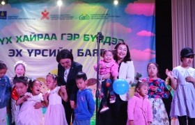 “Бүх хайраа гэр бүлдээ” эх үрсийн баярын өдөрлөг зохион байгуулав