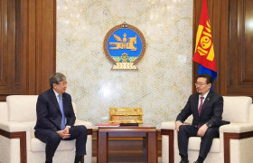 Монгол Улсын нэгдсэн төсвийн 2025 оны төсвийн хүрээний мэдэгдэл, 2026-2027 оны төсвийн төсөөллийн тухай хуулийн төслийг өргөн мэдүүллээ