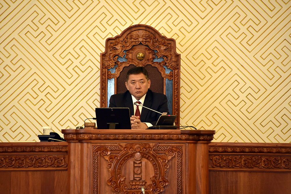 Монгол Улсын 2017 оны төсвийн тухай хуулийн төслийн нэг дэх хэлэлцүүлгийг хийлээ