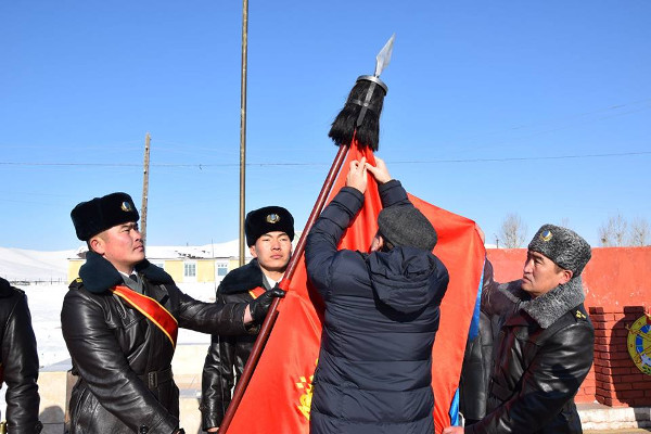 Зэвсэгт хүчний 015 дугаар ангид "Цэргийн гавьяаны улаан тугийн одон" гардуулах түүхэн үйл явдал тохиолоо