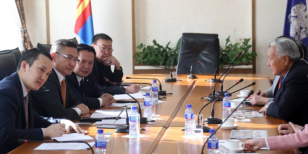 “Шайнин Стар” группийн ерөнхийлөгч Ким Эй Хог хүлээн авч уулзлаа