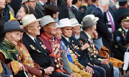 УИХ-ын гишүүд ахмадын баяраар тойргийнхоо ахмадуудад хүндэтгэл үзүүлжээ