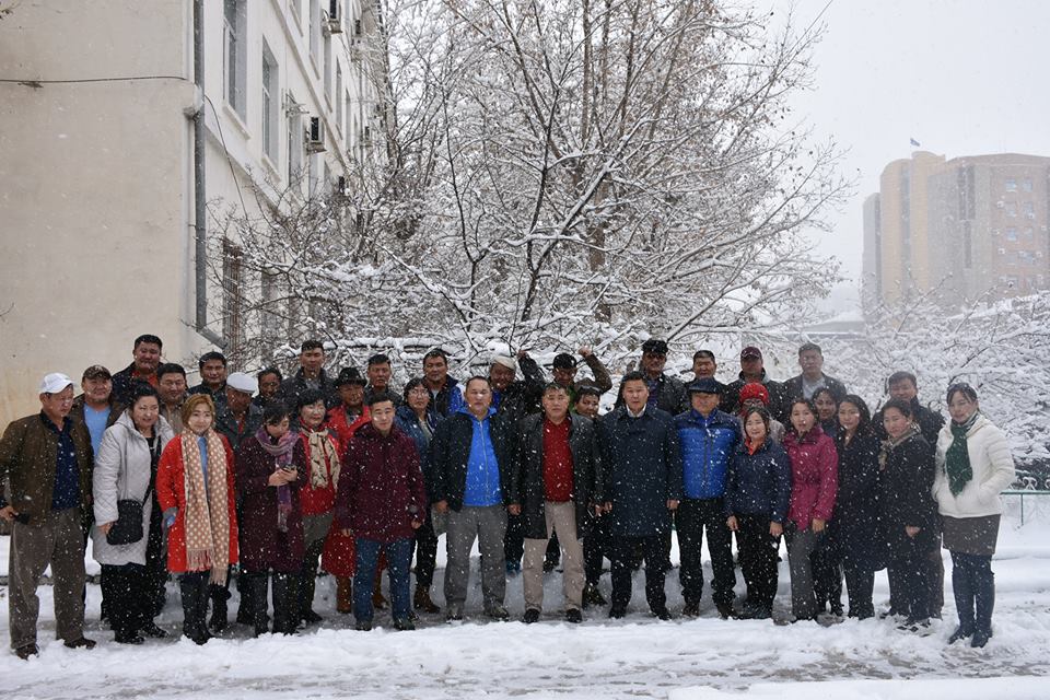 40 гаруй багш дасгалжуулагчид Бээжин хотыг зорилоо