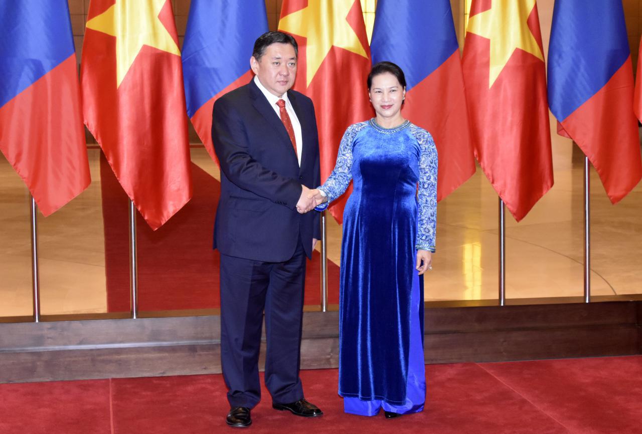 Монгол Улсын Их Хурлын дарга М.Энхболд БНСВУ-д албан ёсны айлчлал хийж байна