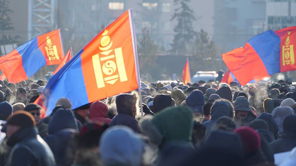 Талбай дүүрэн хүн цугласан “МАНАН дэглэмийн эсрэг ард түмний нэгдэл” жагсаал