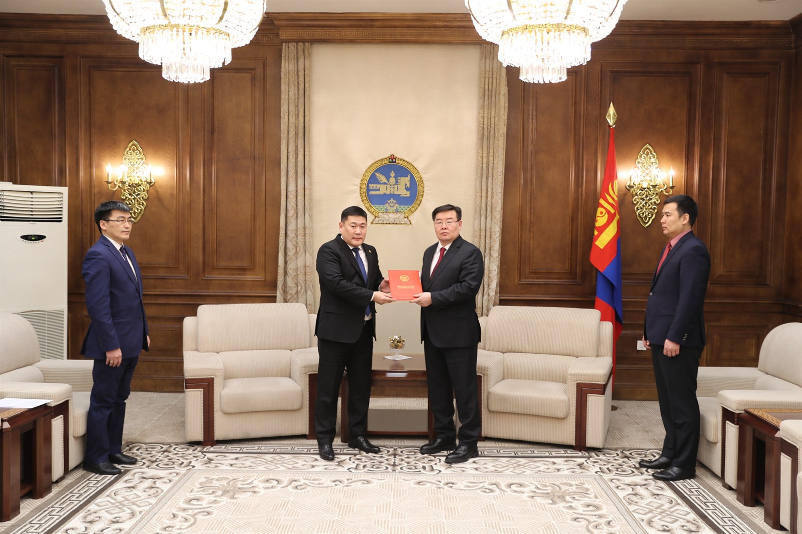 “Монгол Улсын Засгийн газрын 2016-2020 оны үйл ажиллагааны хөтөлбөр”-ийн хэрэгжилтийг өргөн барив