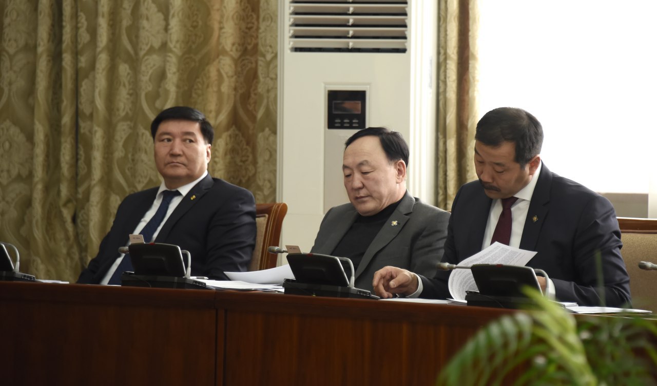 ЭЗБХ: “Монгол Улсын эдийн засаг, нийгмийг 2018 онд хөгжүүлэх үндсэн чиглэл”-ийн биелэлтийг хэлэлцэв