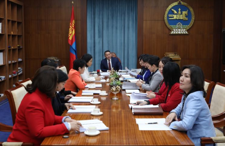 Монгол Улсын Ерөнхийлөгч Х.Баттулга УИХ-ын эмэгтэй гишүүдтэй хүүхдийн эсрэг хүчирхийллийн асуудлаар уулзаж, ярилцав