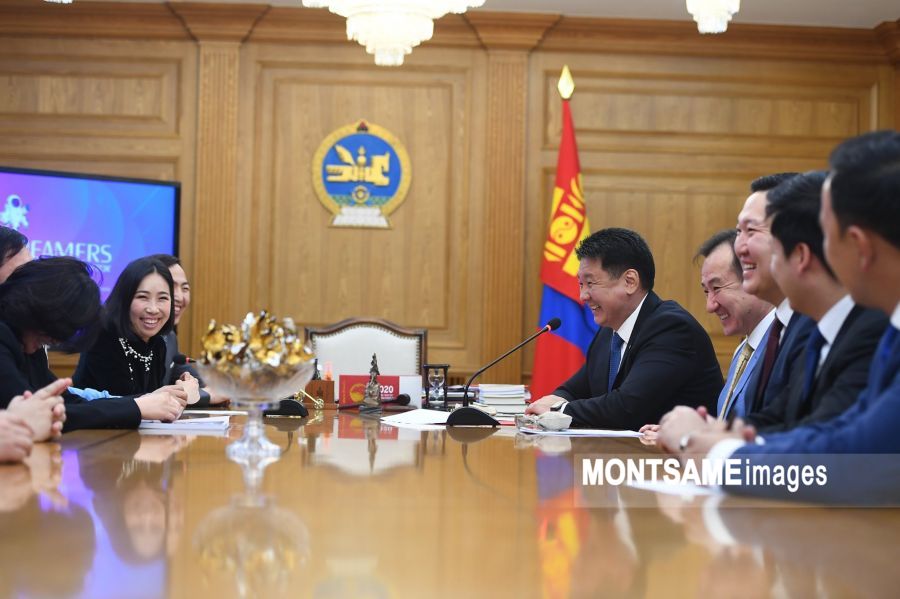 Монгол Улсын Ерөнхий сайд залуу бизнес эрхлэгчдийг хүлээн авч уулзав