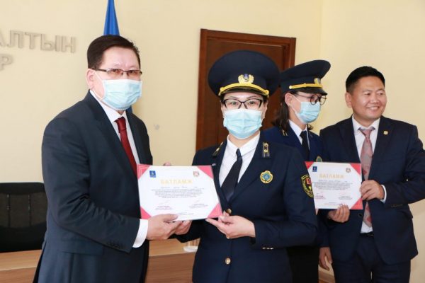 Шадар сайд Ө.Энхтүвшин мэргэжлийн хяналтын байгууллагын 53 албан хаагчдад орон сууцны батламж гардууллаа