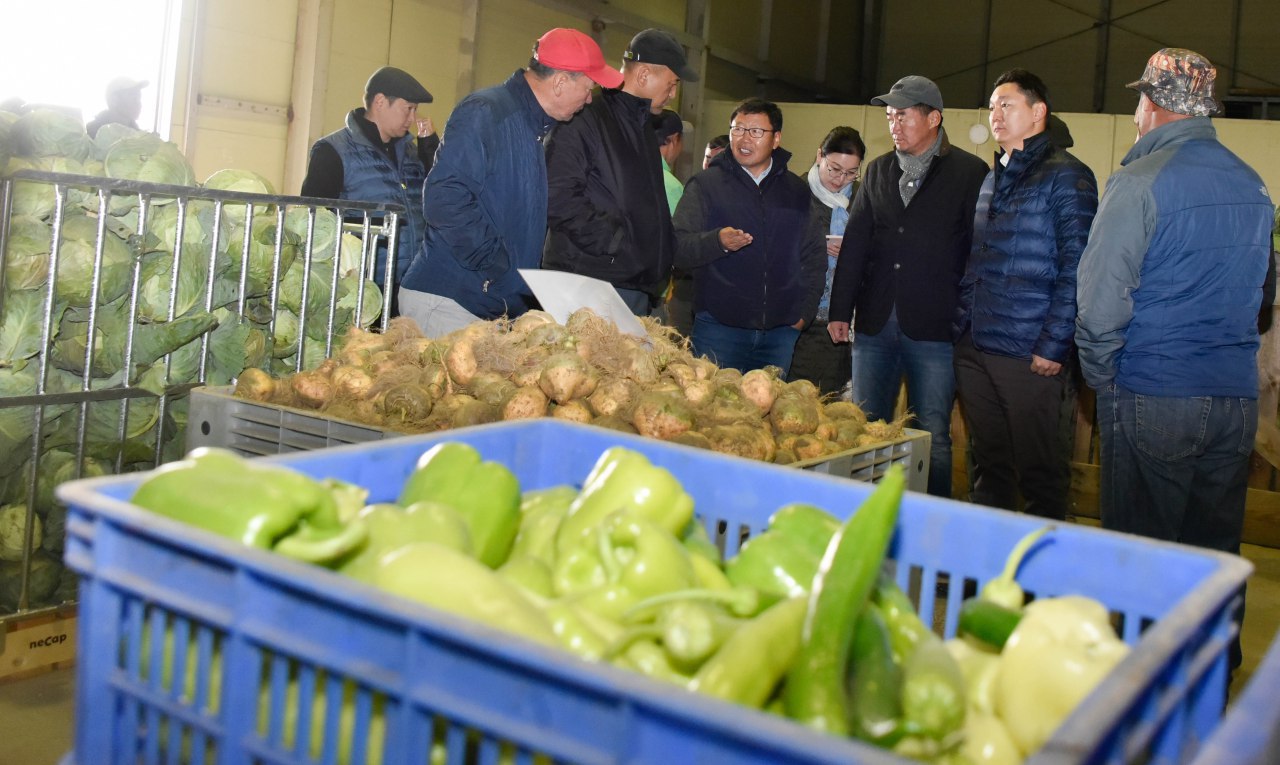 Үйлдвэржилтийн бодлогын байнгын хорооны гишүүд газар тариалангийн бүс нутагт ажиллалаа