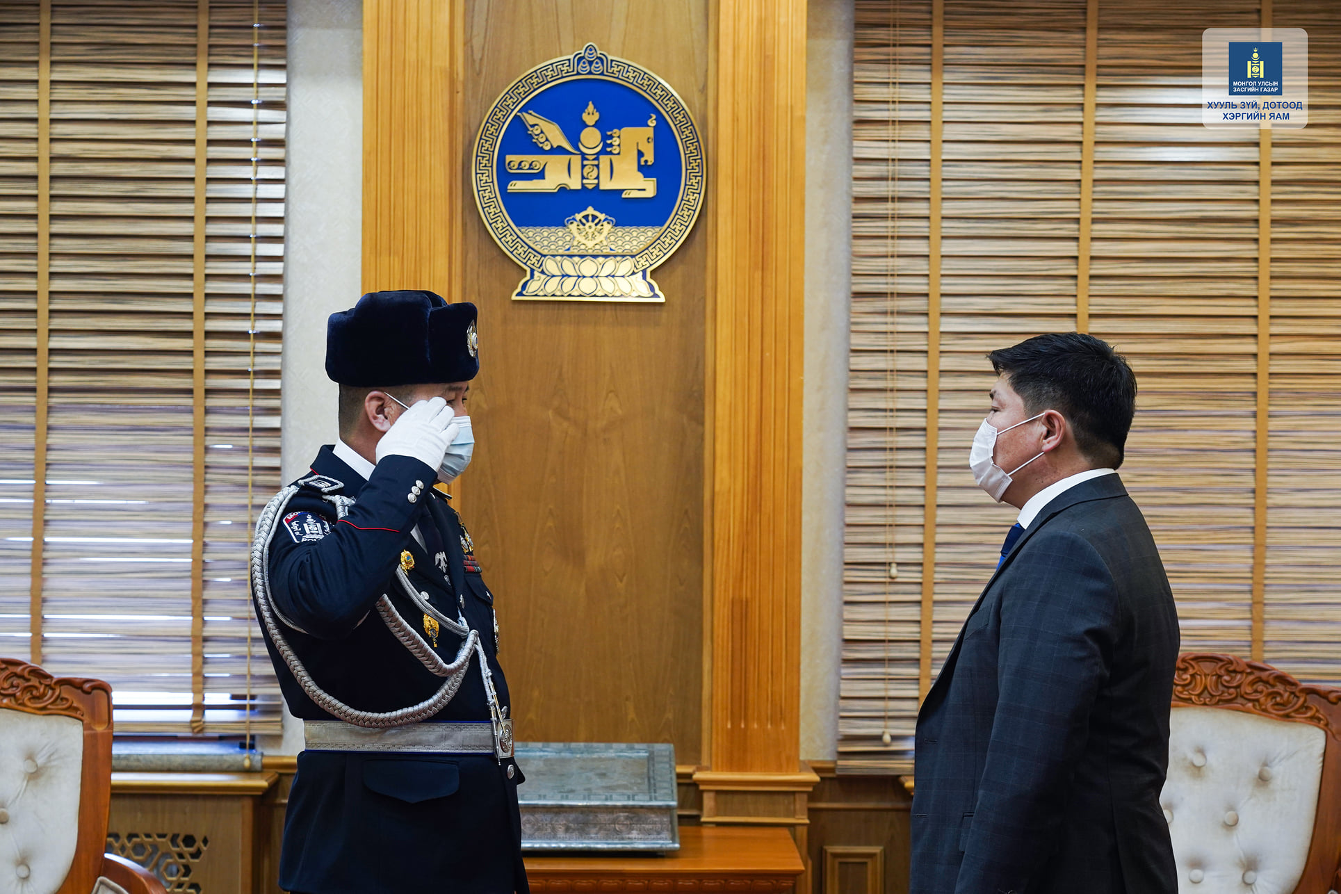 Монголын цагдаагийн байгууллага хоёр үйлчилгээний гавьяат алба хаагчтай боллоо