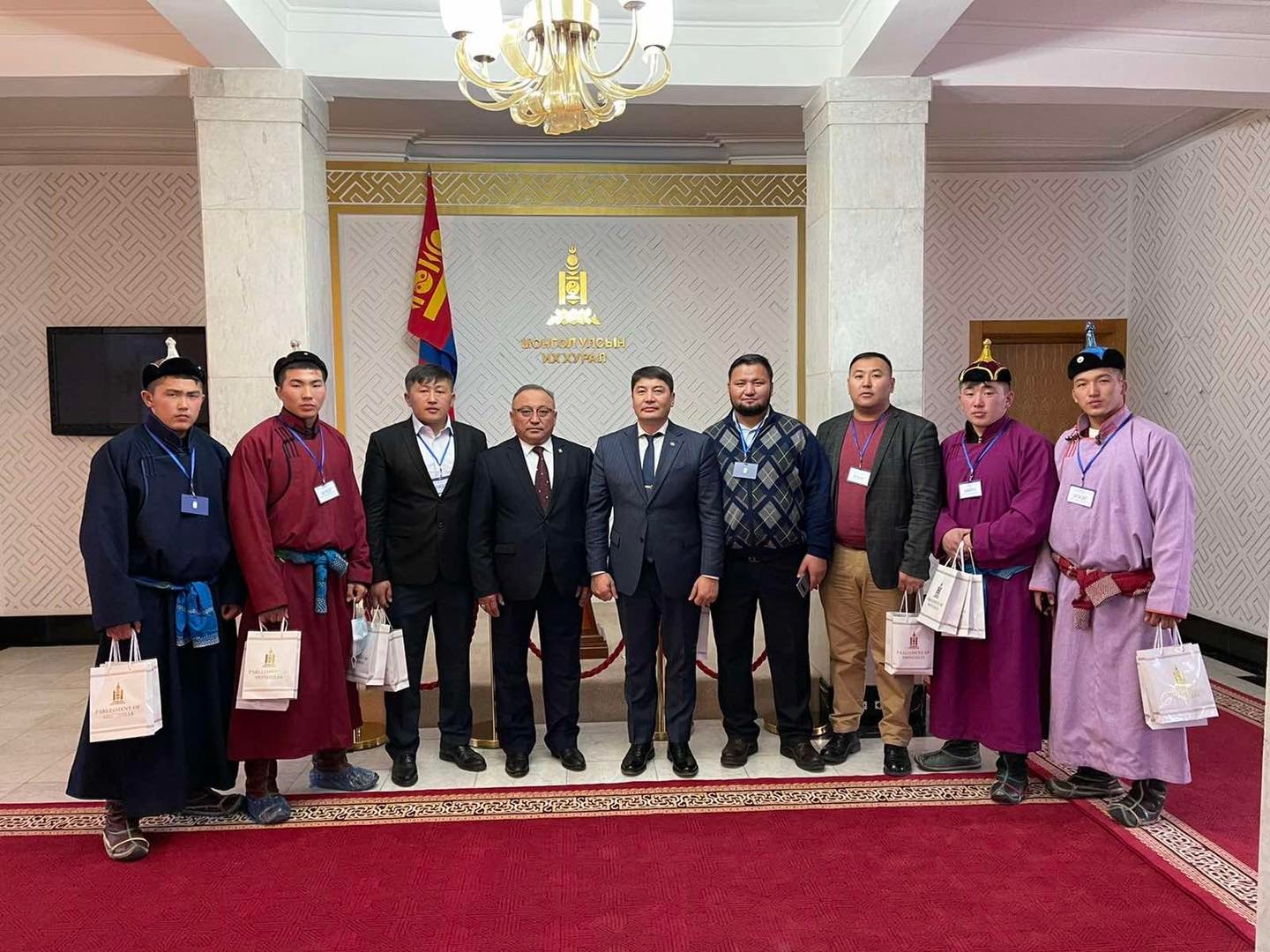 УИХ-ын гишүүн Т.Аубакир "Тастүлек" дэвжээний бөхчүүдийг хүлээн авч, уулзлаа