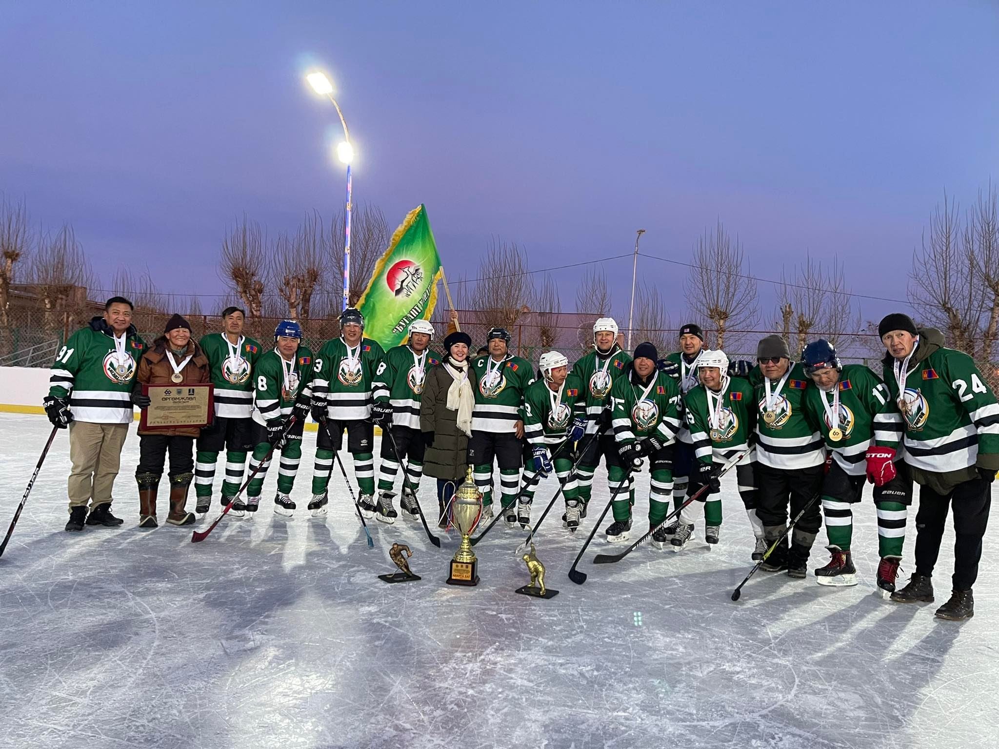 Шайбтай хоккейн ахмадын УАШТ боллоо