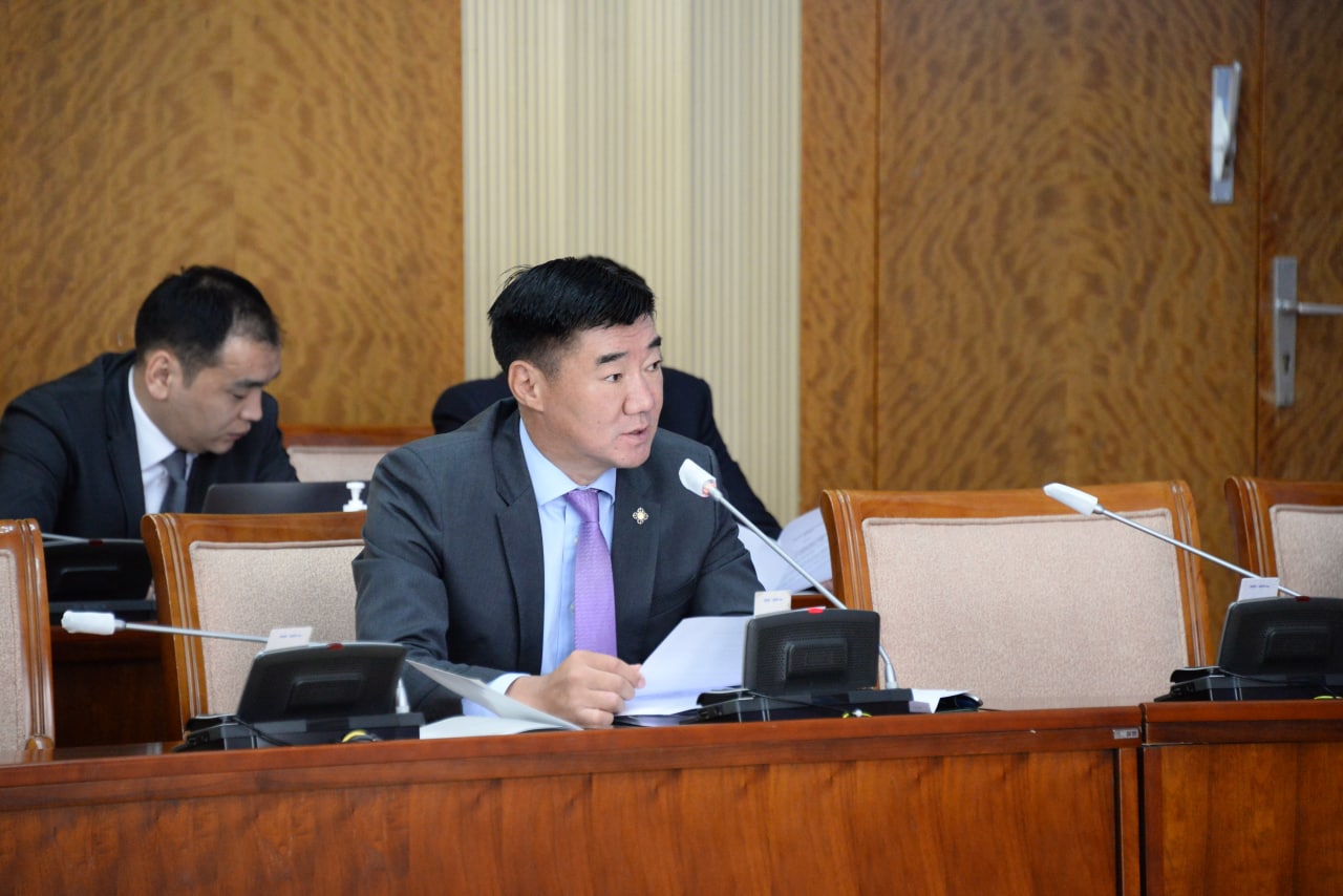 “Монгол Улсын Үндсэн хуульд нэмэлт, өөрчлөлт оруулах эсэх асуудлаар олон нийтийн санаа бодлыг тандан судлах ажлыг зохион байгуулах тухай” Улсын Их Хурлын тогтоолын төслийг дэмжлээ