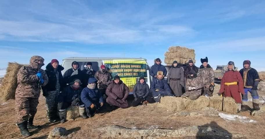 Зэрлэг амьтан байршин нутагладаг газруудад өвс, лаг, хужир, долооц зэргийг байршуулан ажиллав