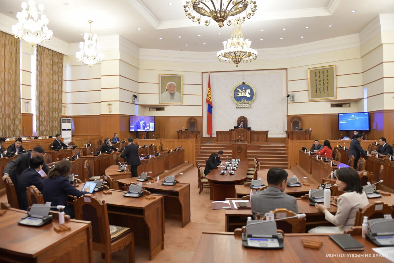 “Монгол Улсын Эрдэнэсийн сангийн үндсэн сангийн орлого, үндсэн болон гүйлгээний сангийн зарлагын 2023 оны төсвийн тухай” УИХ-ын тогтоолыг баталлаа