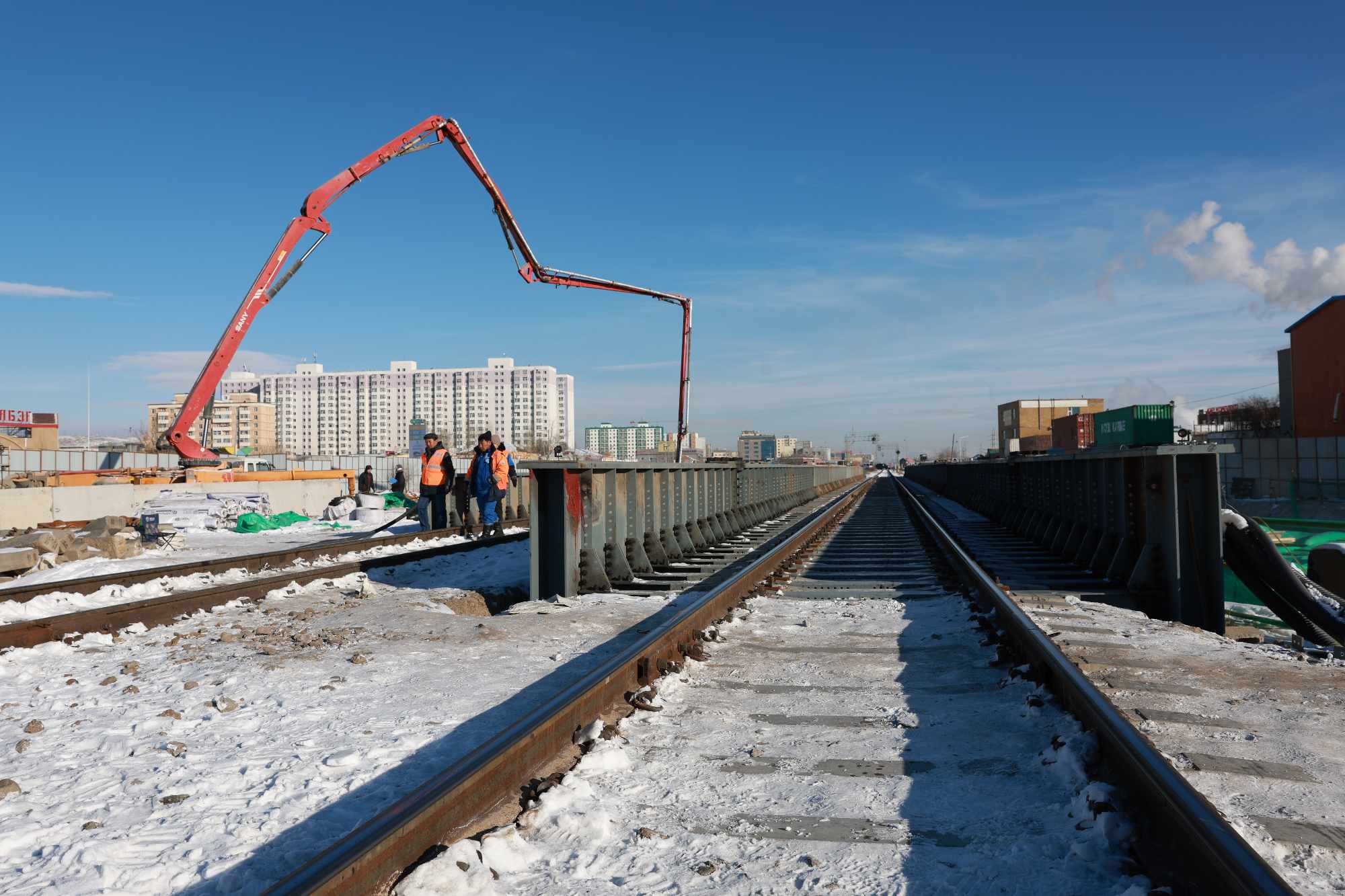 Таван шарын төмөр зам доогуурх нүхэн гарцын ажил 68 хувьтай байна