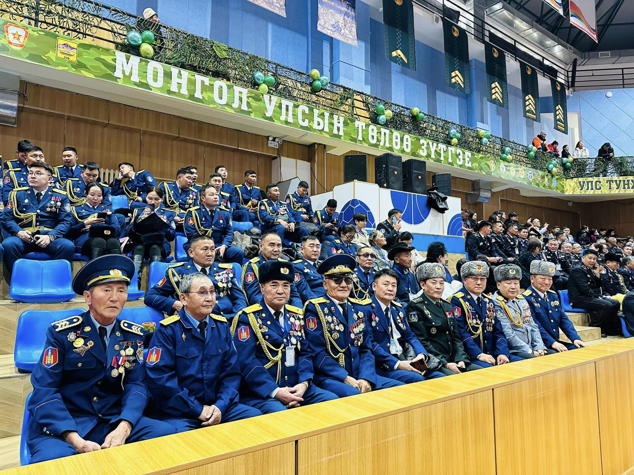 Эх орноо батлан хамгаалах их үйлсэд хүчин зүтгэж байсан ахмадуудад одон медаль гардууллаа