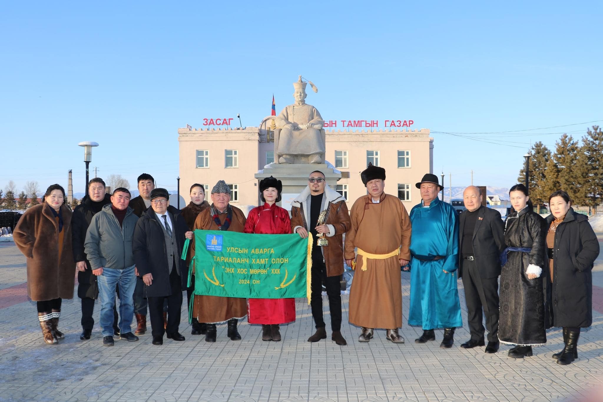 НЭГЖ ТАЛБАЙГААС ХАМГИЙН ИХ УЛААНБУУДАЙН УРГАЦ ХУРААСАН КОМПАНИ "УЛСЫН АВАРГА ТАРИАЛАНЧ ХАМТ ОЛОН" БОЛЛОО