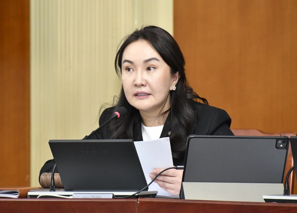 Ч.Ундрам: 21-р зуунд хүүхдүүдийг модон байшинд гал түлж хичээллүүлэх нь байж боломгүй