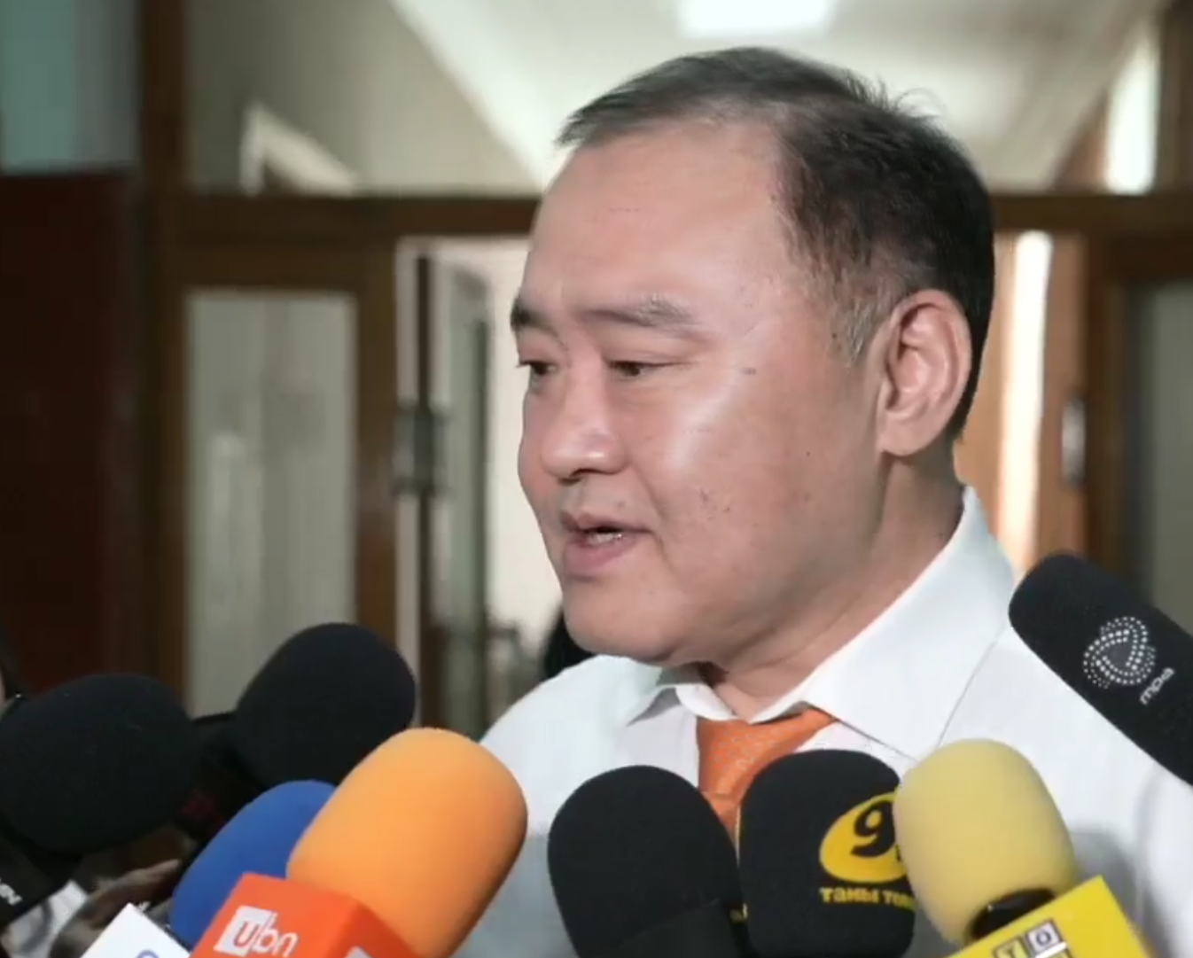 Л.Гантөмөр: "АН ажил төрөлтэй болоод бэхжээд байна. Тэднийг бэхжүүлж болохгүй. ХЗДХ-ийн сайд нь хүртэл АН-д байна" гээд АН-аас салахыг хүссэн гэж ойлгосон
